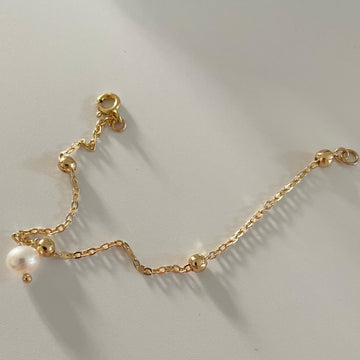 Dainty Thin Gold Chain Bead Bracelets with Single Small Freshwater Pearl Decor