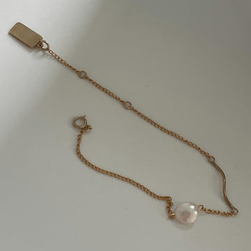 Dainty Thin Gold Chain Bead Bracelets with Single Small Freshwater Pearl Decor
