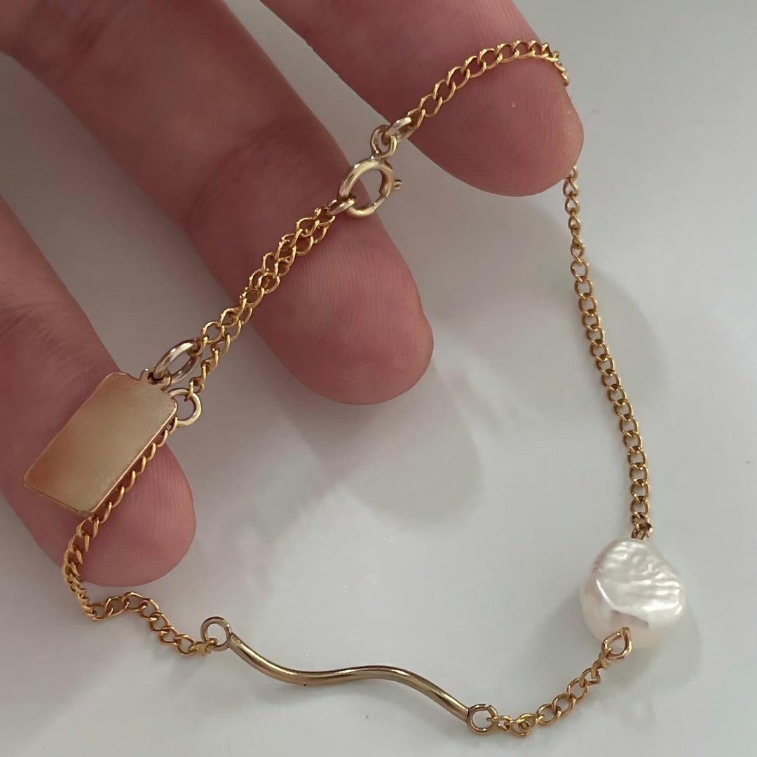 Wave Shape Gold Wire Baroque Pearl Bead Bracelets with Engraved Blank Rectangular Tag